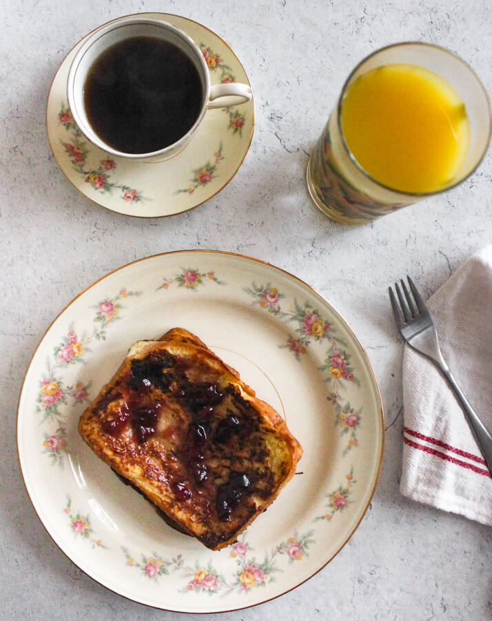 1940s Breakfast with orange and pineapple juice, french toate, and coffee