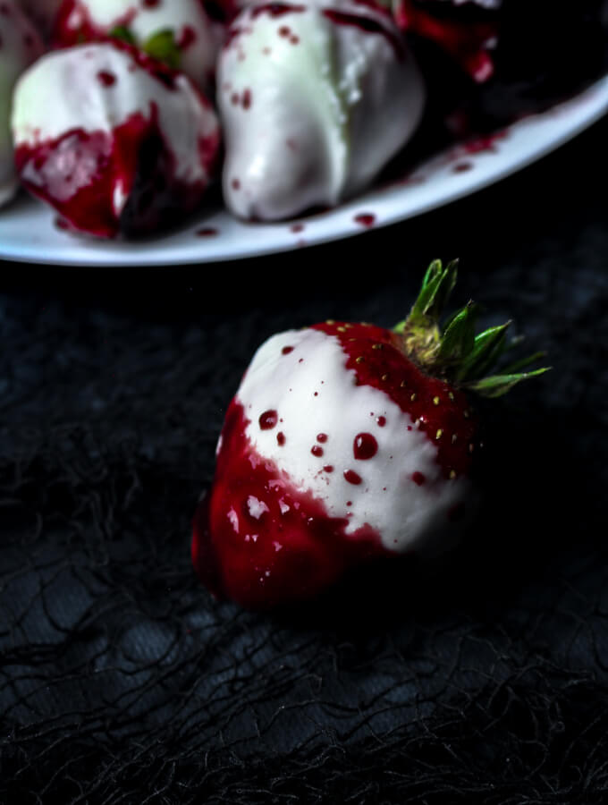 Cherry-dipped Vanilla Strawberries Halloween