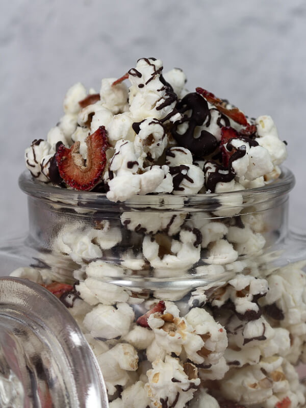 strawberry popcorn with white chocolate recipe
